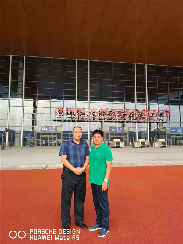 ����˹��ɫ����·���ڸ���Ĵ���ϵđ���